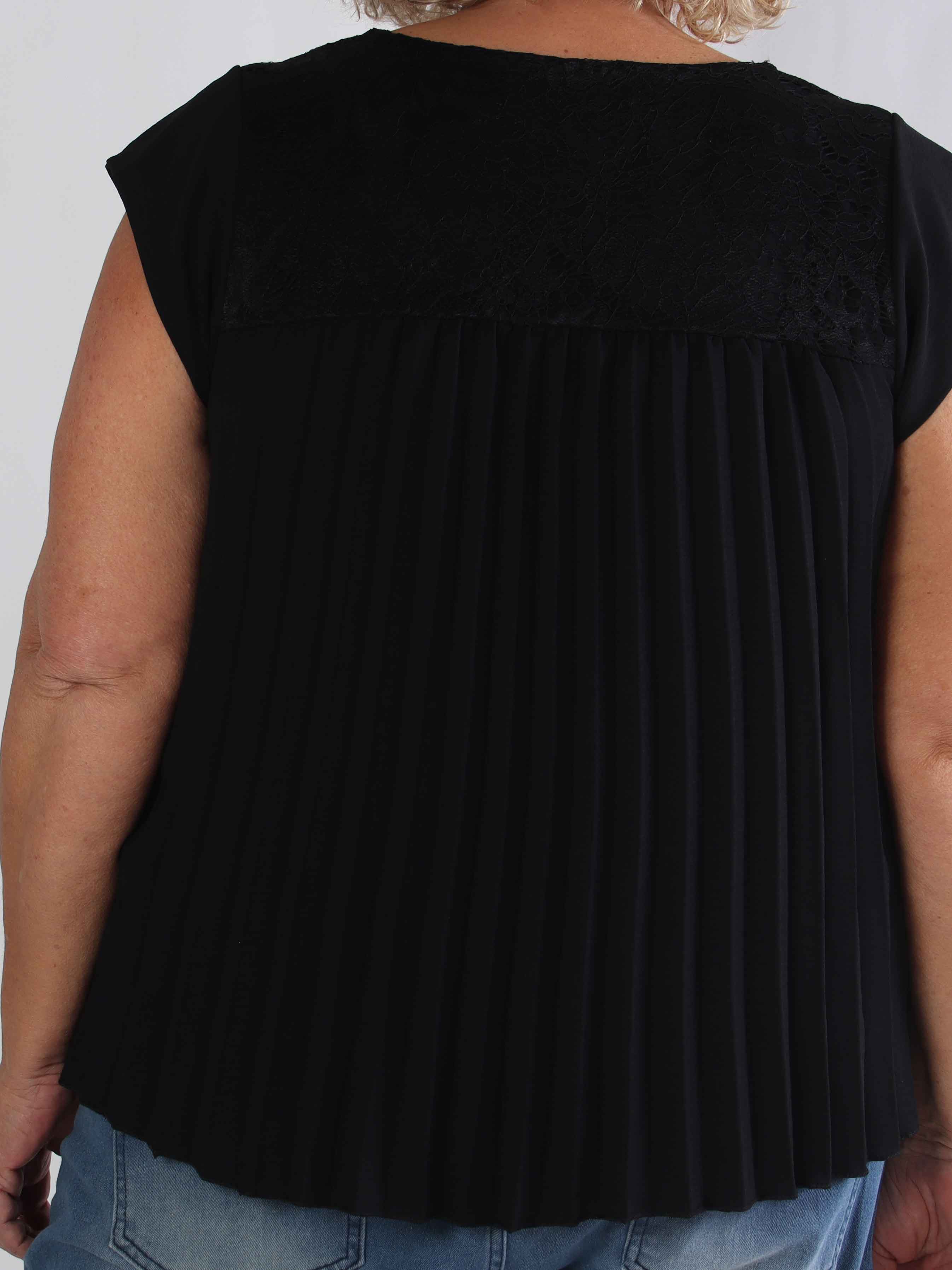 Nancy Lace Shirt - Sød plus size tunika med plisseringer og blonde